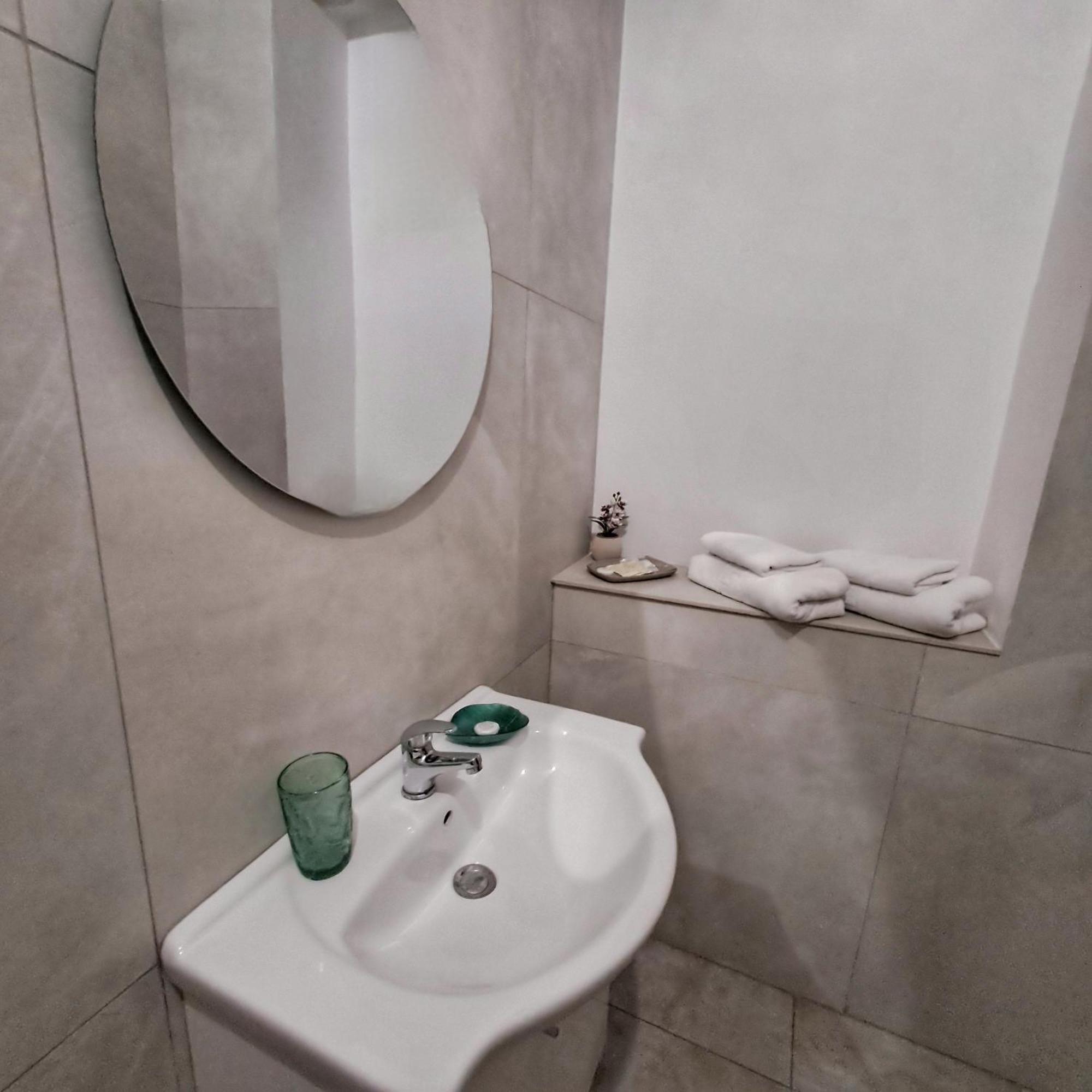 Vily Luxury Rooms Focşani Екстериор снимка