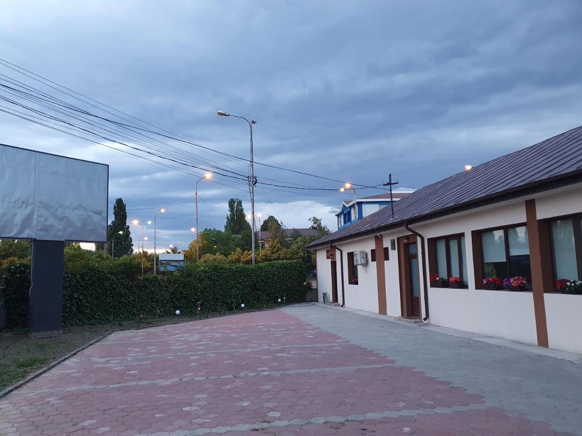 Vily Luxury Rooms Focşani Екстериор снимка
